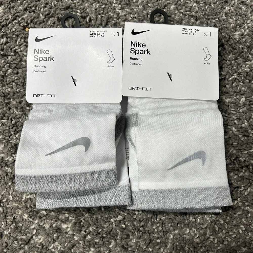 Nike Womens Size 7.5-9 White Gray Spark Cushioned Ankle Socks 2 Pair